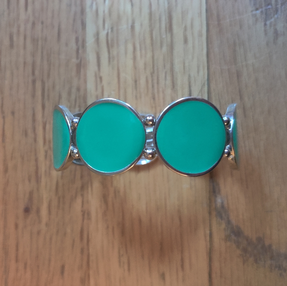 Green circular bracelet, stretchy